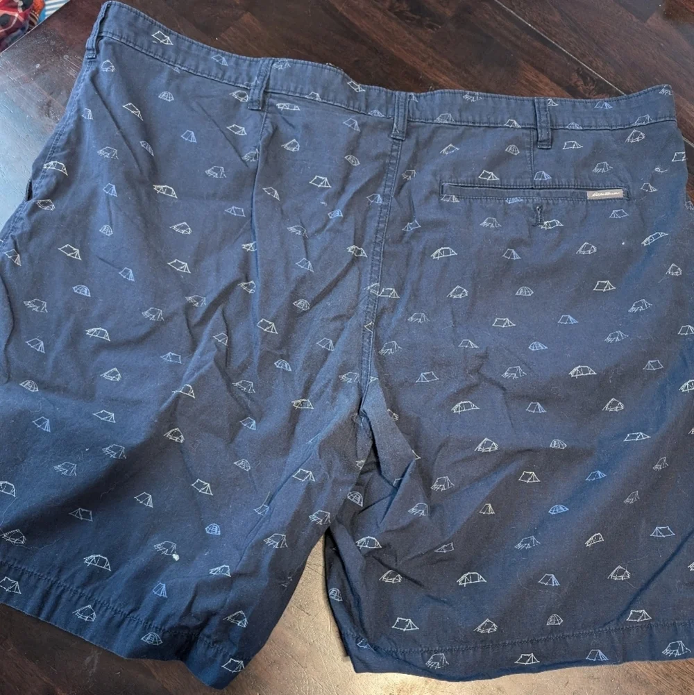 Eddie Bauer Mens 42 Flat Front Tent Pattern Shorts, Navy